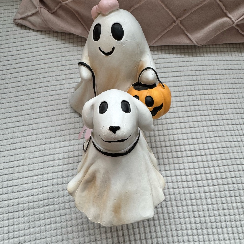 Cute Ghost and Dog Halloween Decor